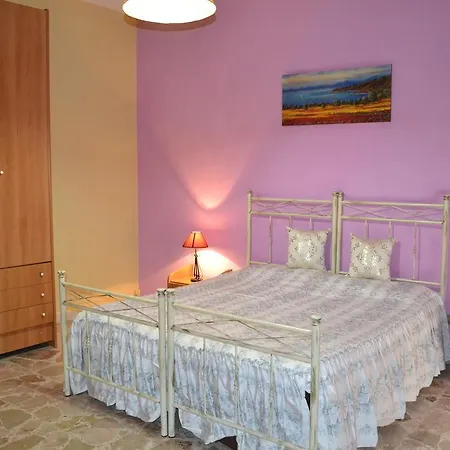 Porta San Salvatore Apartment *